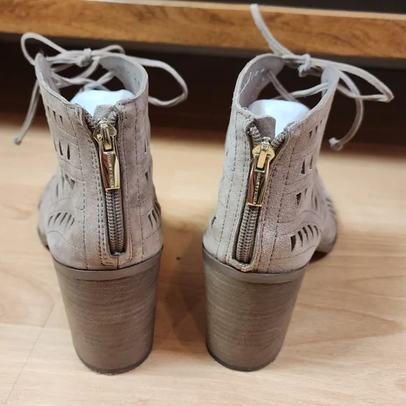 Vince Camuto Suede Leather Tarita Laser Cut Lace Up Ankle Open Toe Heels Sz 13 - Picture 6 of 16